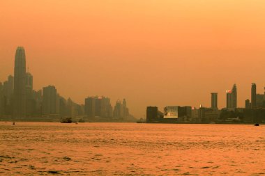 kwun tong, kowloon taraftan gün batımı görünümü