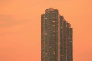 kwun tong, kowloon taraftan gün batımı görünümü