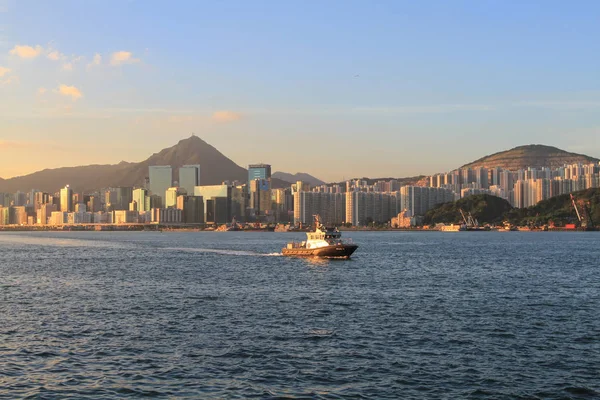 kowloon Körfezi kıyılarında kowloon taraftan