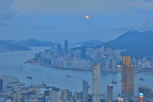 Skyline Von Hongkong Bei Nacht Mit Dem Mond — Stockfoto