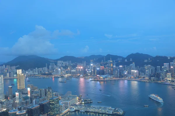 夜月に香港のスカイライン — ストック写真