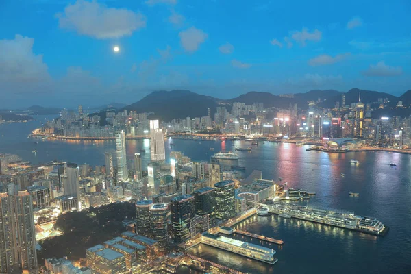 夜月に香港のスカイライン — ストック写真