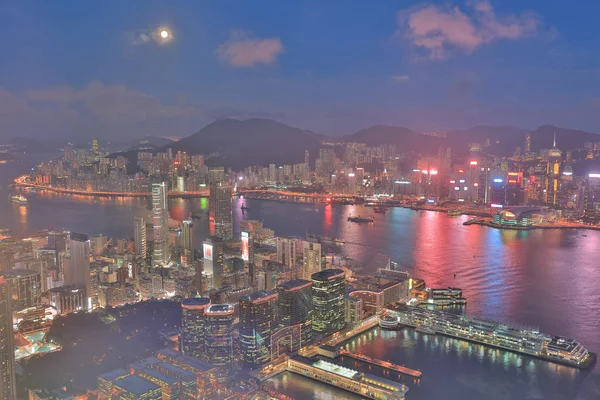 Skyline Von Hongkong Bei Nacht Mit Dem Mond — Stockfoto