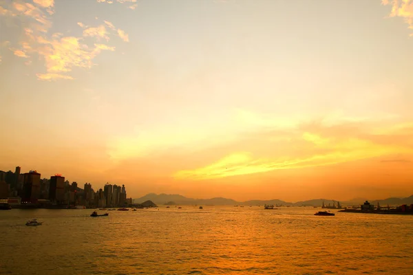 从尖沙咀看到香港岛的黄昏景色 — 图库照片