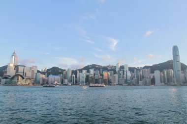 Hong Kong silüeti ile Victoria Limanı