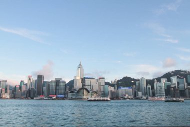 Hong Kong silüeti ile Victoria Limanı