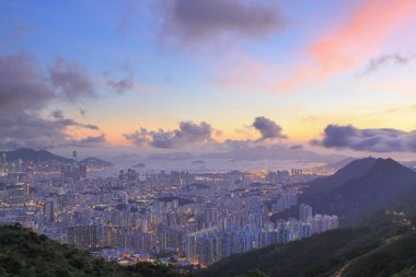 Fei stgo shan Kowloon Peak cityscape silueti.