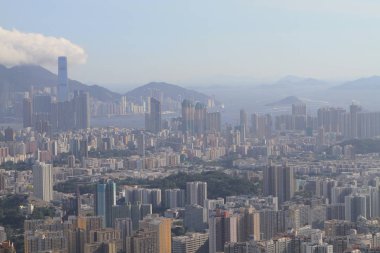 West Kowloon yan Kowloon manzarası