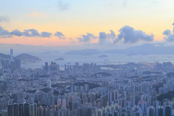 Fei stgo shan Kowloon Peak cityscape silueti.