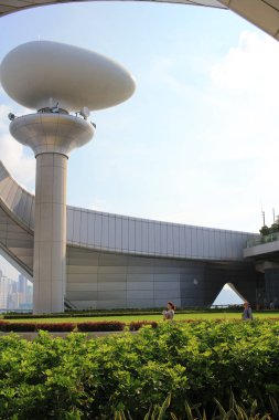 Kai Tak Cruise Terminal eski Kai Tak Havaalanı sitesinde açıldı.
