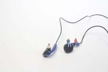 kulaklık okumakta küçük rakam 