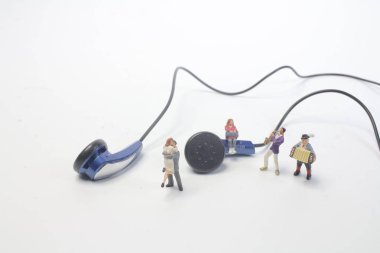 kulaklık okumakta küçük rakam 