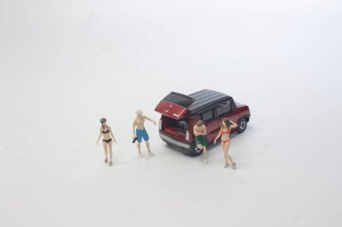 Kumsalda poz şekil bikini kız