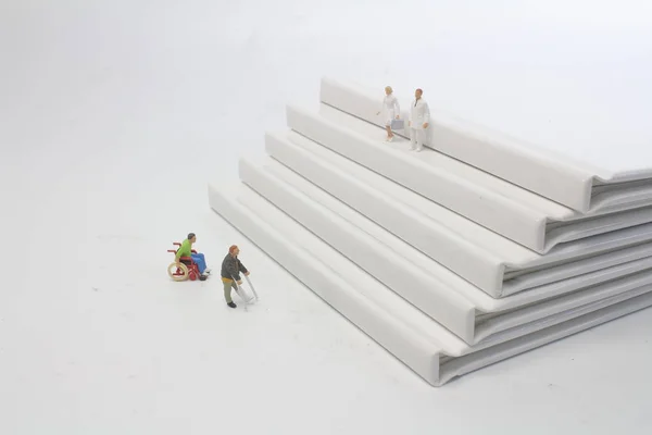 Figura Silla Ruedas Por Escaleras — Foto de Stock