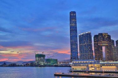 Modern cityscape gökdelenler west kowloon adlı ile