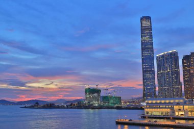 Modern cityscape gökdelenler west kowloon adlı ile