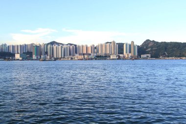 kowloon Körfezi kıyılarında kowloon taraftan