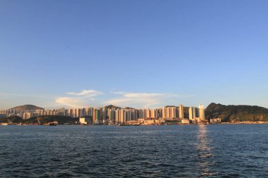kowloon Körfezi kıyılarında kowloon taraftan