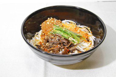 Pirinç şehriye çorbası, Yunnan kase