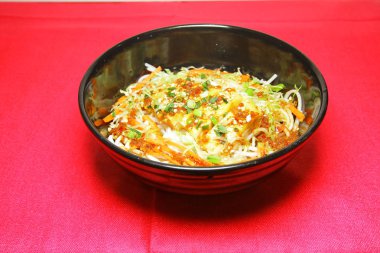 Pirinç şehriye çorbası, Yunnan kase