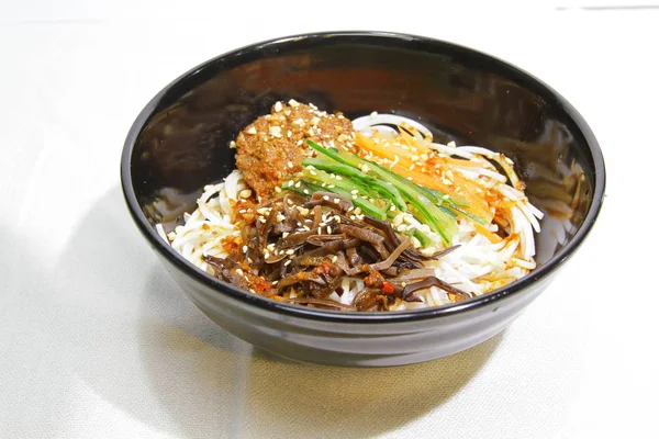 Pirinç şehriye çorbası, Yunnan kase