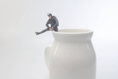 Dalgıç kupa üzerinde oyuncak 