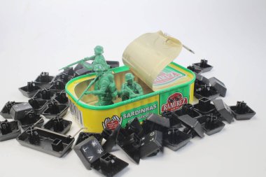 eğlenceli mini figür asker sergilenen bir