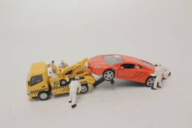 küçük bir İşçi chrashed de tamir