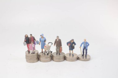 insanlar üzerinde kazık duruyor bir mini 