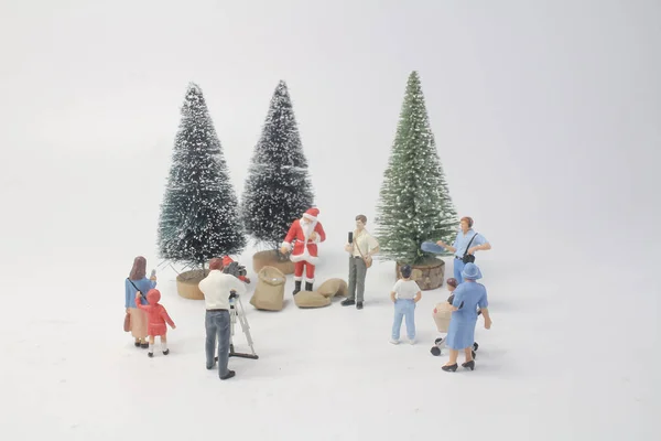 Une Poupée Père Noël Heure Avec Arbre — Photo