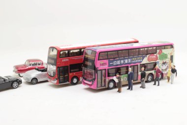 Çift katlı otobüs mini oyuncak figür ile