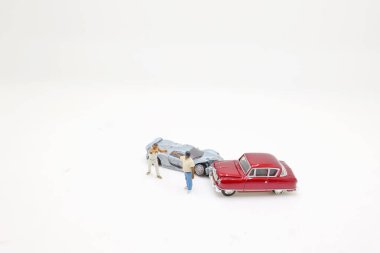 Araba kazasından savunarak iki kızgın adam