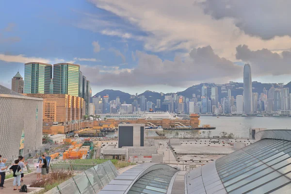 Roof Garden High Speed Railway Statio — Stock Photo, Image