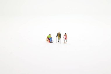 kırık bacak ve tekerlek chai figürü