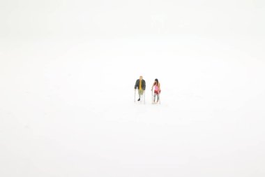 kırık bacak ve tekerlek chai figürü