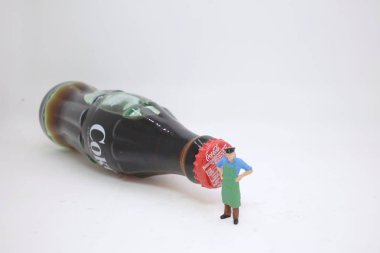 Cola meşrubat rakam ile şişe