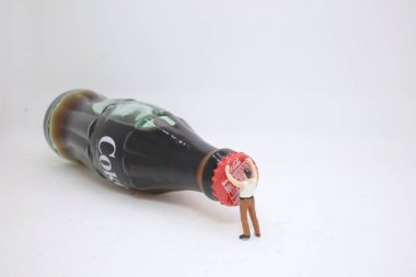 Cola meşrubat rakam ile şişe