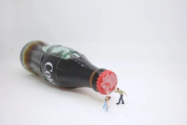 図とコーラ清涼飲料のボトル — ストック写真