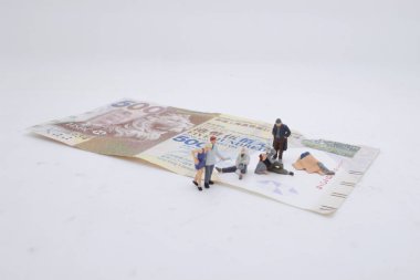 Banka dekontunda mini dilenci yalvarır