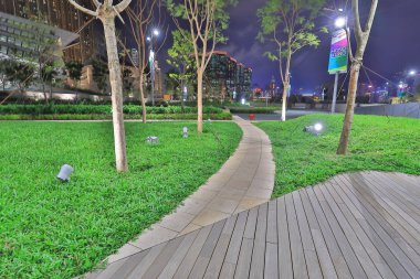 Kowloon tren istasyonunda bir bahçe