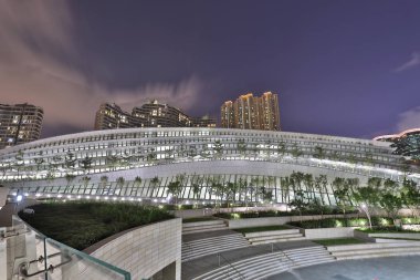 yolun istasyonunda çatı bahçesinde