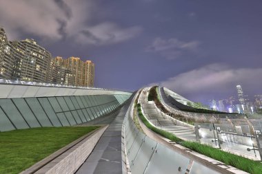 yolun istasyonunda çatı bahçesinde