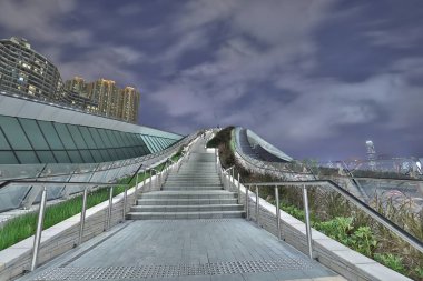 Yüksek hızlı tren istasyonunda merdiven