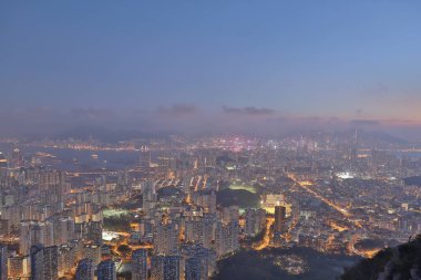 Kowloon gece görünümü aslan rock 