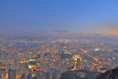 Kowloon gece görünümü aslan rock 