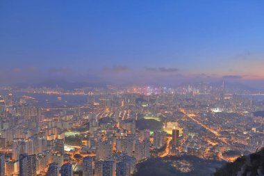 Kowloon gece görünümü aslan rock 