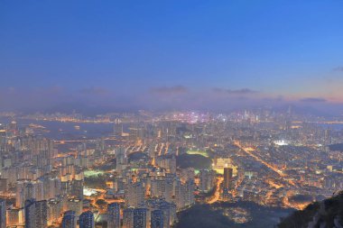 Kowloon gece görünümü aslan rock 