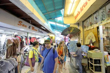 Kalabalık insan eski Stanley Market