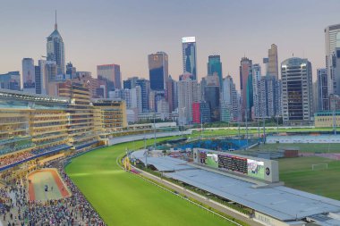 Happy Valley at yarış pisti oyunu jockey club 