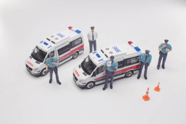 Polis grubu arabadaki araçla birlikte...